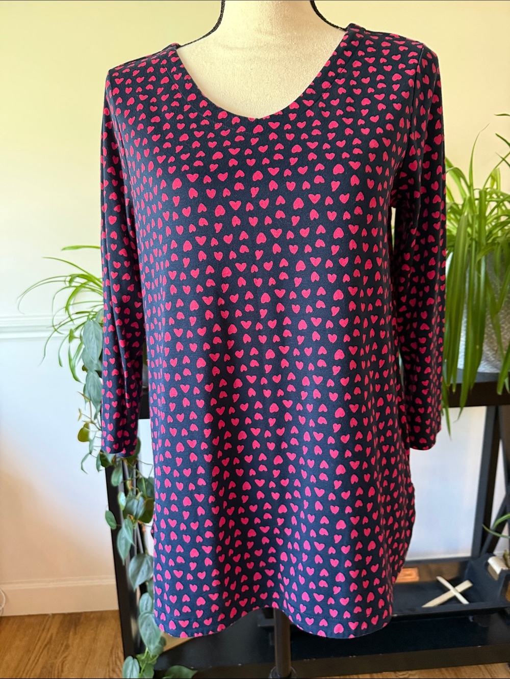 J. Jill Navy V-Neck 3/4 Sleeve Tee with Pink Heart Print